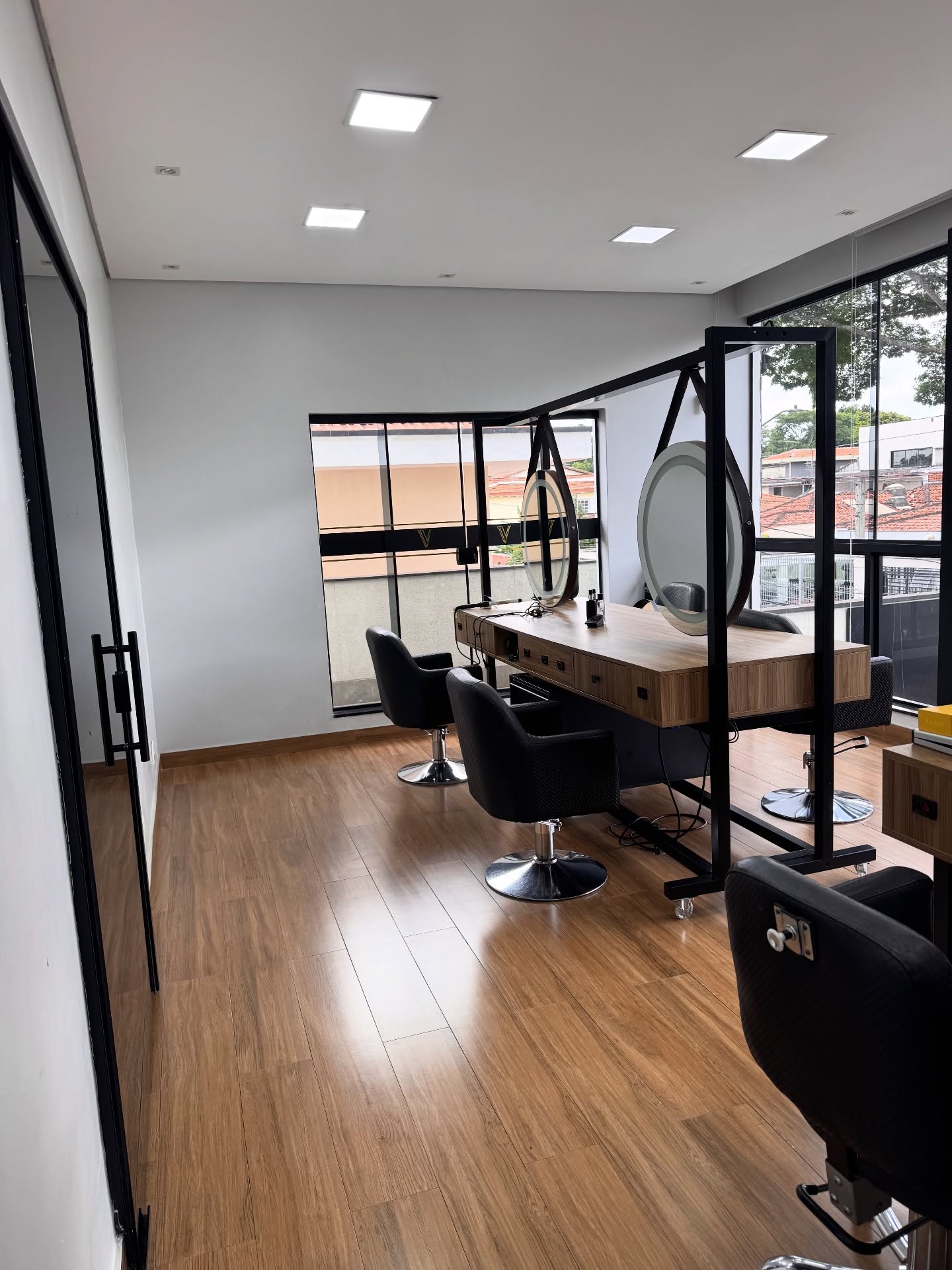 Ambiente interno elegante do salão